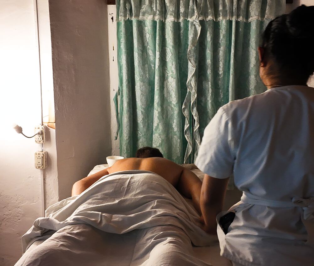 Masaje de cuerpo completo en cabina privada